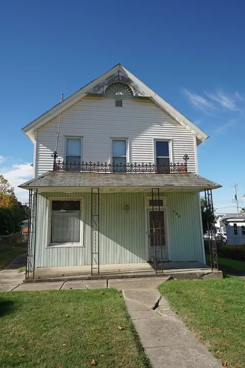 418 S Main St, Elizabeth, IL 61028