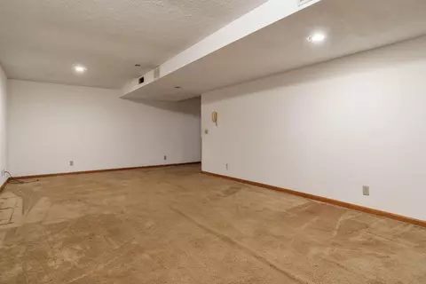 Living - 11423 Cedarbrook Rd, Roscoe, IL 61073 photo 6 of 6