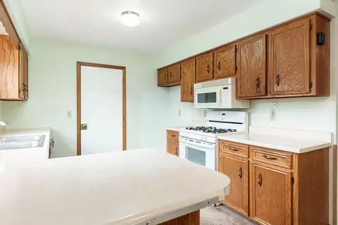 Kitchen - 11423 Cedarbrook Rd, Roscoe, IL 61073 photo 2 of 5