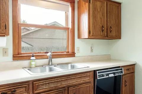 Kitchen - 11423 Cedarbrook Rd, Roscoe, IL 61073 photo 3 of 5