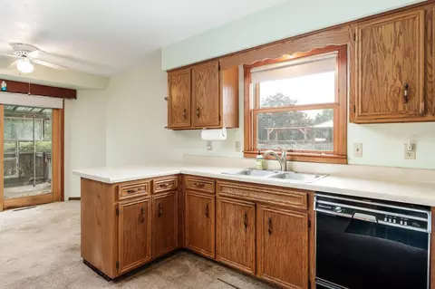 Kitchen - 11423 Cedarbrook Rd, Roscoe, IL 61073 photo 5 of 5