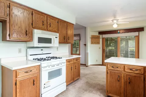 Kitchen - 11423 Cedarbrook Rd, Roscoe, IL 61073 photo 4 of 5