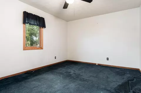 Bedroom - 11423 Cedarbrook Rd, Roscoe, IL 61073 photo 7 of 10
