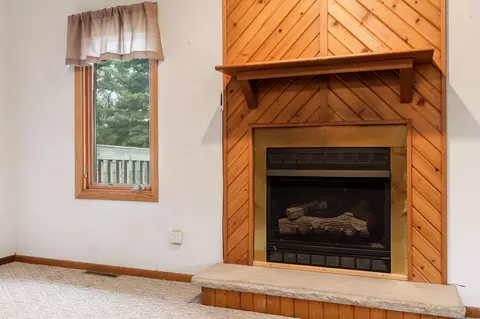Living - 11423 Cedarbrook Rd, Roscoe, IL 61073 photo 2 of 6