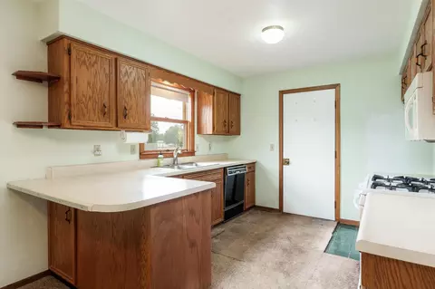 Kitchen - 11423 Cedarbrook Rd, Roscoe, IL 61073 photo 1 of 5