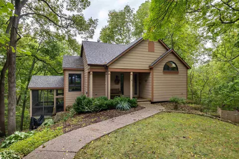 10 Woodway Ct, Galena, IL 61036