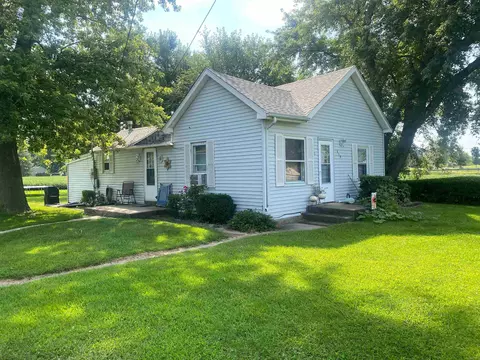 414 S Main St, Cherry, IL 61317