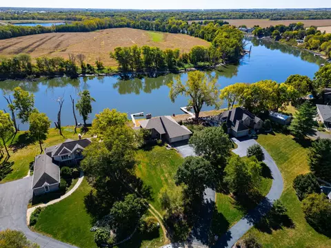 9802 River Bend Dr, Roscoe, IL 61073 photo 4