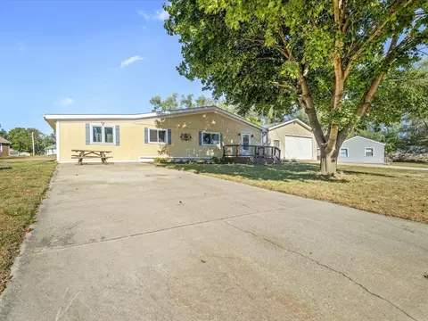 735 Eastern Ave, South Beloit, IL 61080 photo 3