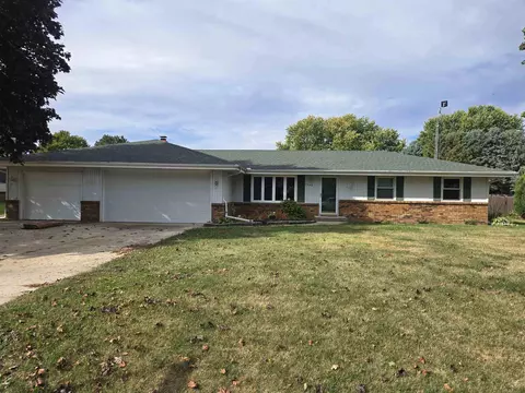 7544 La Maine Dr, Rockford, IL 61103