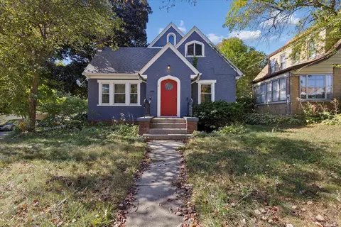 335 St Louis Ave, Rockford, IL 61104