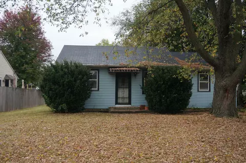 915 River Park Dr, Loves Park, IL 61111