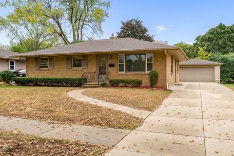 3713 Connecticut Dr, Rockford, IL 61108