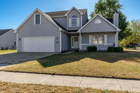 569 Gershwin Ln, Machesney Park, IL 61115