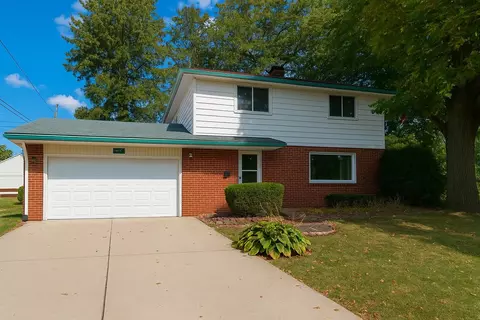 1244 Lacresta Dr, Freeport, IL 61032