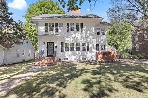 919 Garfield Ave, Rockford, IL 61103