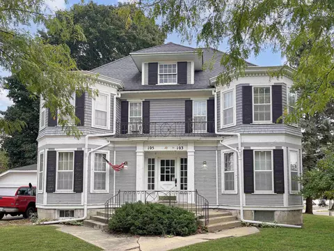 103-105 N Harlem St, Freeport, IL 61032