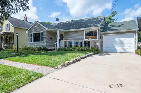 1019 3rd St, Galena, IL 61036