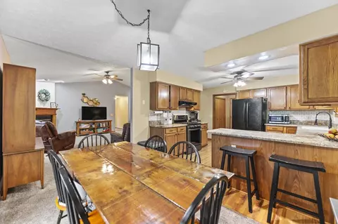 Dining - 1397 Pier Dr, Lake Summerset, IL 61019 photo 2 of 2