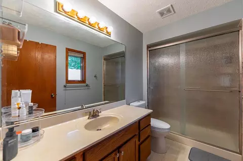 Bath - 1397 Pier Dr, Lake Summerset, IL 61019 photo 1 of 2