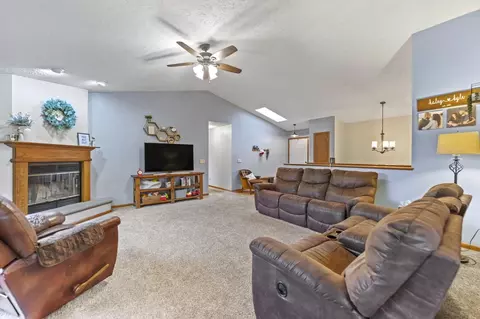 Living - 1397 Pier Dr, Lake Summerset, IL 61019 photo 2 of 2