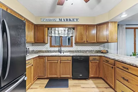 Kitchen - 1397 Pier Dr, Lake Summerset, IL 61019 photo 2 of 3