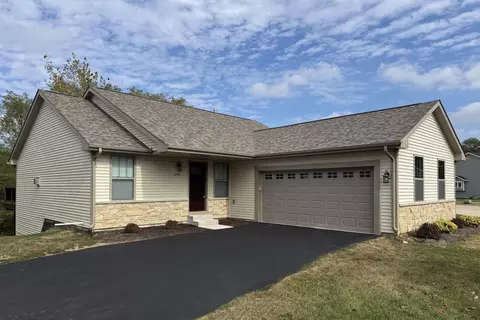 5743 Jackies Dr, Loves Park, IL 61111