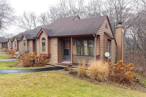 35 Oak Glen Dr, Galena, IL 61036