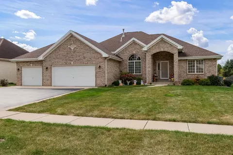6594 Deer Isle Dr, Cherry Valley, IL 61016