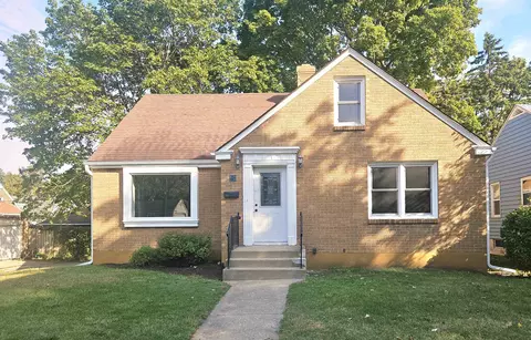 215 Robert Ave, Rockford, IL 61107
