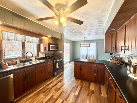 Kitchen - 205 Il Rte 64, Lanark, IL 61046 photo 2 of 5