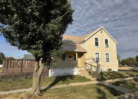 122 N Rochester St, Lanark, IL 61046 photo 2