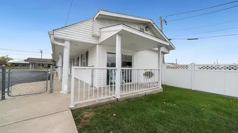 Exterior - 511 W Blackhawk Dr, Byron, IL 61010 photo 2 of 9