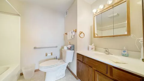 Bath - 511 W Blackhawk Dr, Byron, IL 61010 photo 1 of 4
