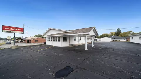 Exterior - 511 W Blackhawk Dr, Byron, IL 61010 photo 3 of 9