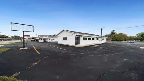 Exterior - 511 W Blackhawk Dr, Byron, IL 61010 photo 6 of 9