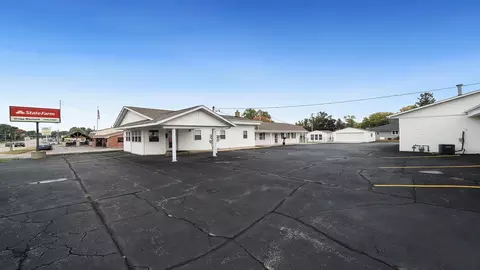 Exterior - 511 W Blackhawk Dr, Byron, IL 61010 photo 4 of 9