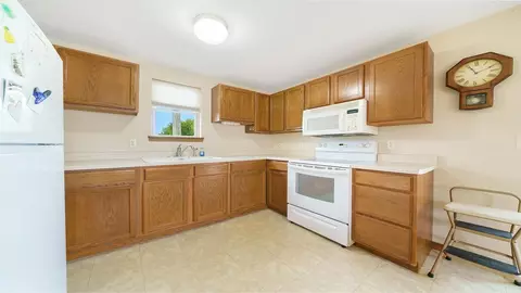 Kitchen - 511 W Blackhawk Dr, Byron, IL 61010 photo 2 of 3