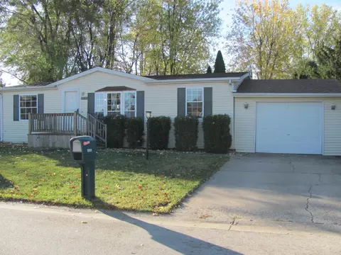 5383 Mahogany Ln, Roscoe, IL 61073