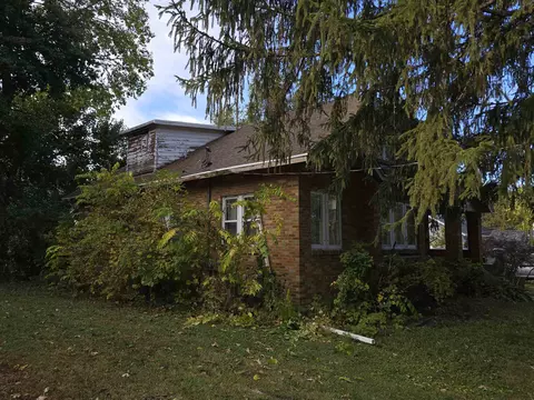 19 E Pershing St, Freeport, IL 61032 photo 4