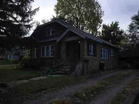 19 E Pershing St, Freeport, IL 61032 photo 2