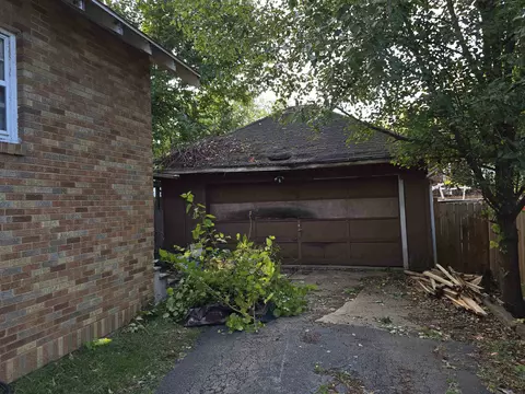 19 E Pershing St, Freeport, IL 61032 photo 5