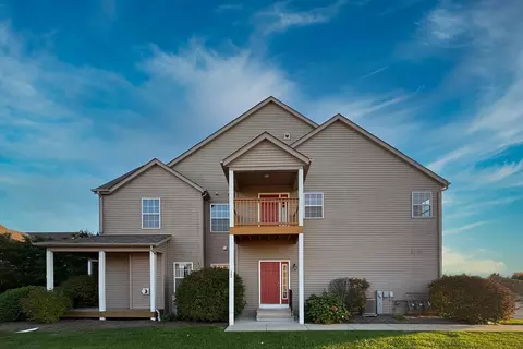 600 Clayton Cir, Sycamore, IL 60178