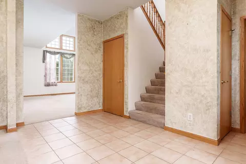 Entry Way - 5166 E Hubbard Trl, Byron, IL 61010 photo 2 of 3