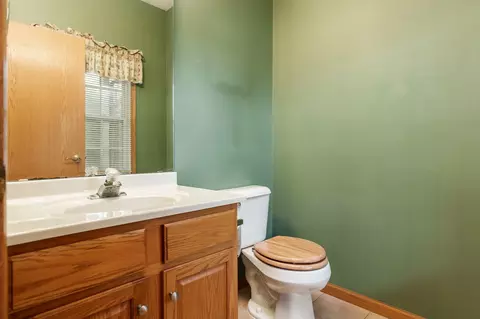 Bath - 5166 E Hubbard Trl, Byron, IL 61010 photo 1 of 4