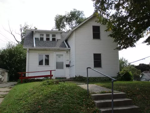 429 W American St, Freeport, IL 61032