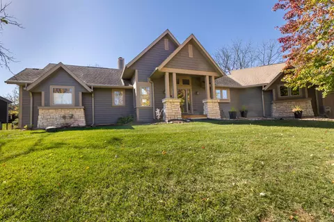 16 Timberline Dr, Galena, IL 61036