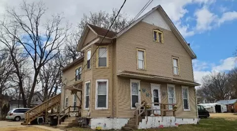 605 W Douglas St, Freeport, IL 61032