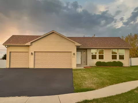 4642 Pagoda Dr, Loves Park, IL 61111