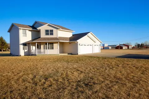 710 Otter Creek Dr, Milledgeville, IL 61051